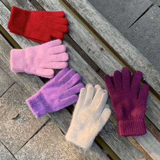 “Everywear Gloves”