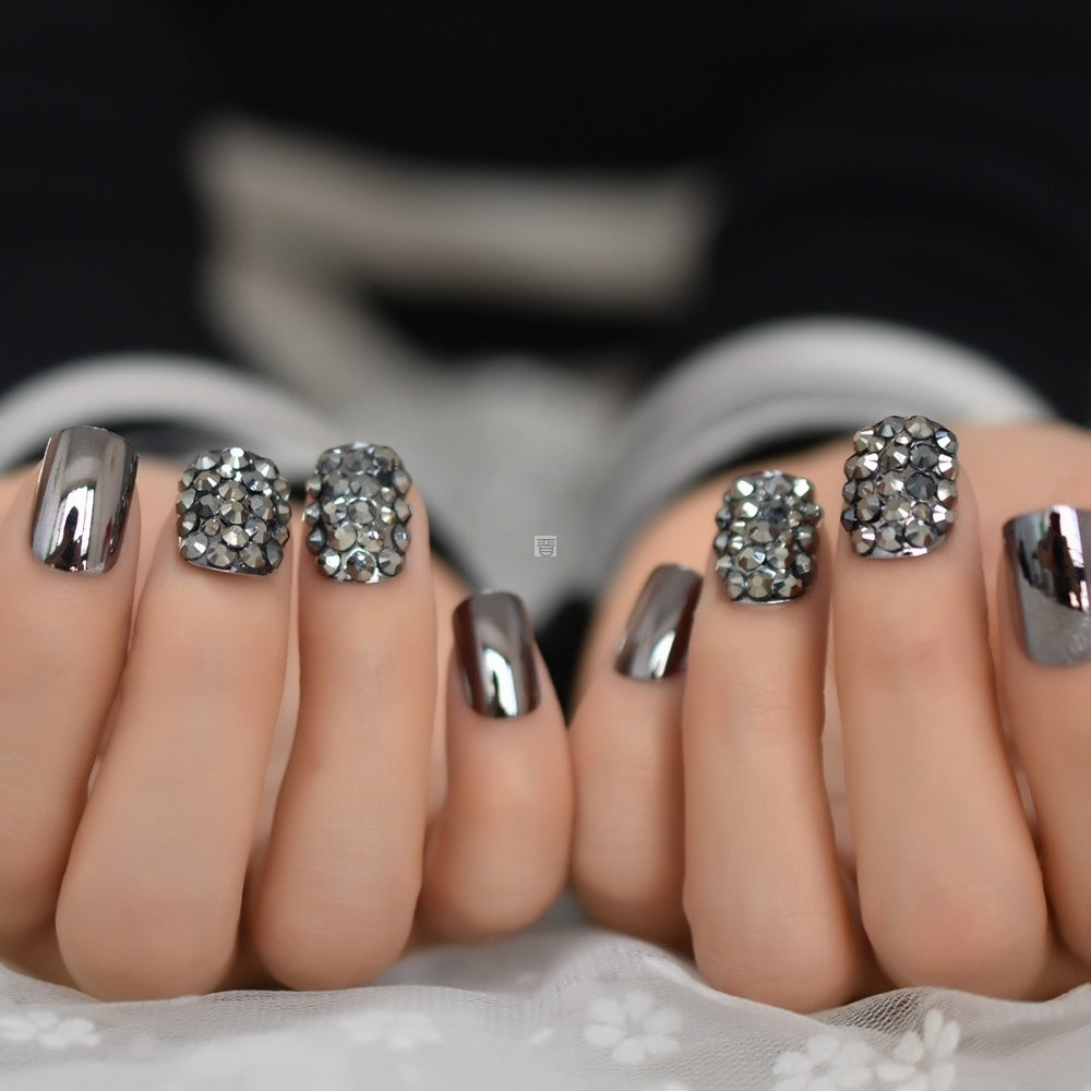 “Metallic Diamond Showers Short Square Tip Fashion Nails”