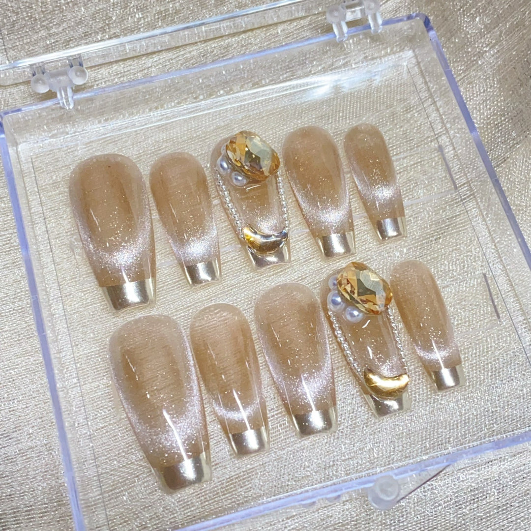 “Cat Eye Mid Coffin Tip False Nails”